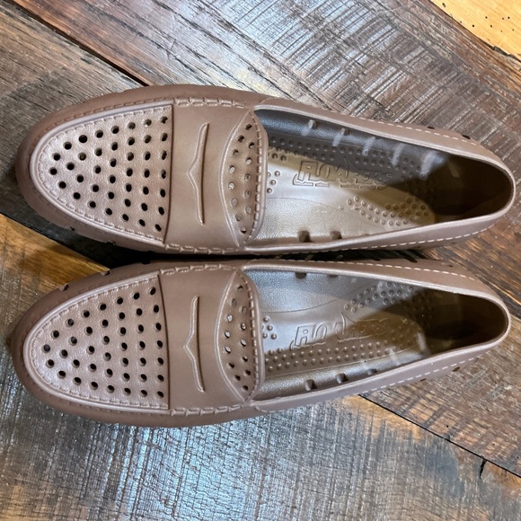 Floafers Women’s Posh Driver Brown Coconut Perforated Foam Loafers Size 9 - Picture 4 of 8